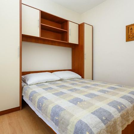 Apartman Jezevac คิร์ก ภายนอก รูปภาพ