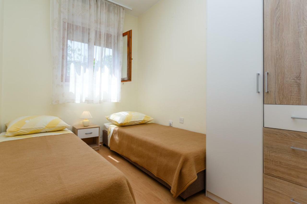 Apartman Jezevac คิร์ก ภายนอก รูปภาพ