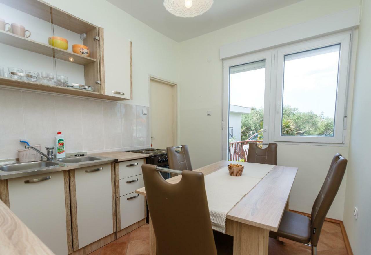 Apartman Jezevac คิร์ก ภายนอก รูปภาพ