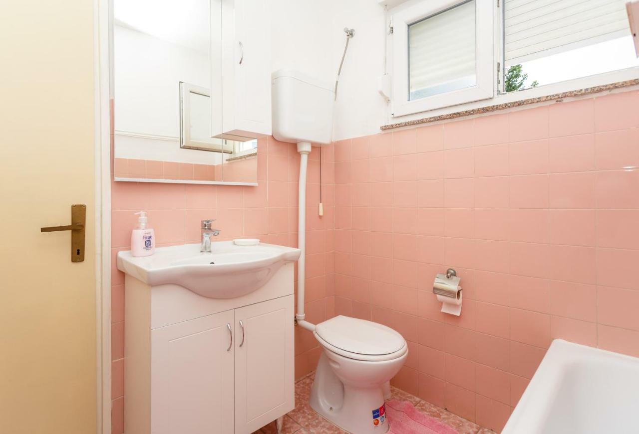 Apartman Jezevac คิร์ก ภายนอก รูปภาพ