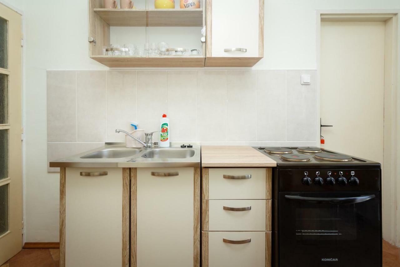 Apartman Jezevac คิร์ก ภายนอก รูปภาพ