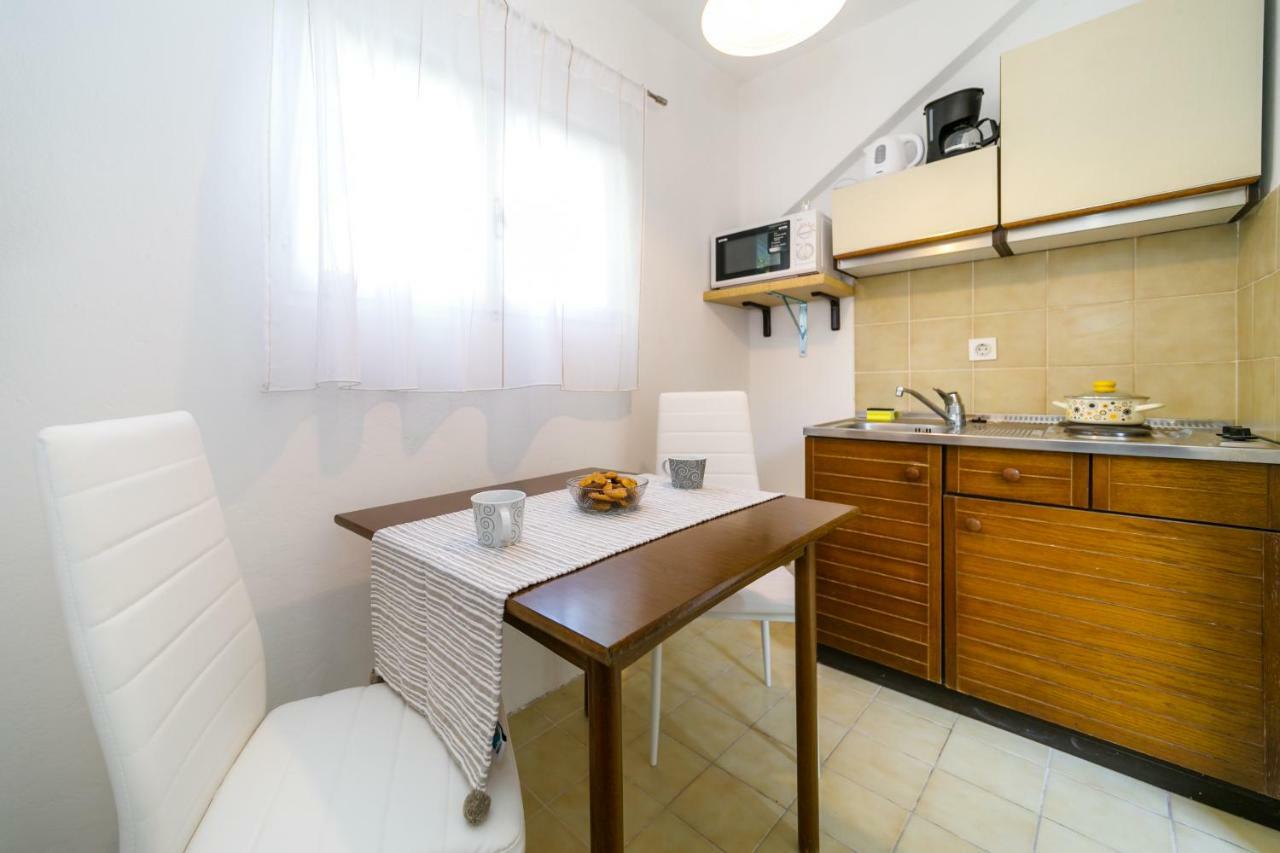 Apartman Jezevac คิร์ก ภายนอก รูปภาพ