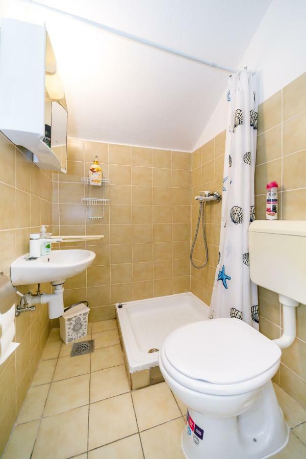 Apartman Jezevac คิร์ก ภายนอก รูปภาพ