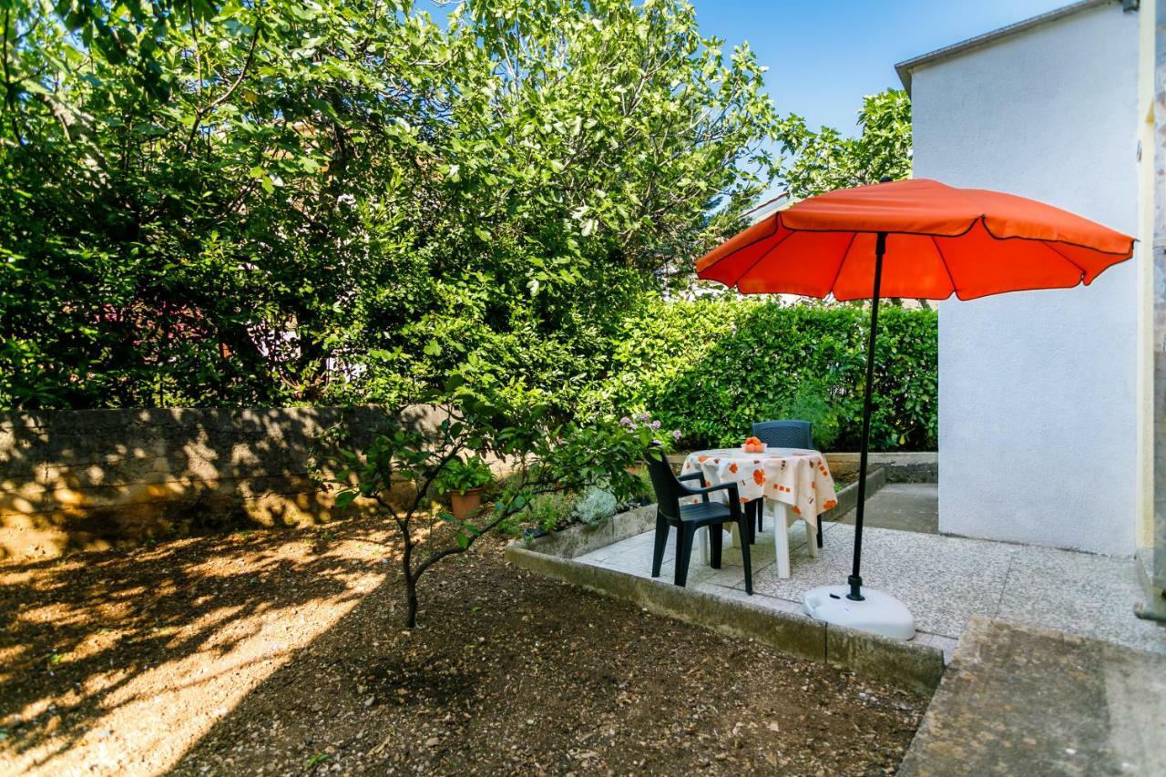 Apartman Jezevac คิร์ก ภายนอก รูปภาพ