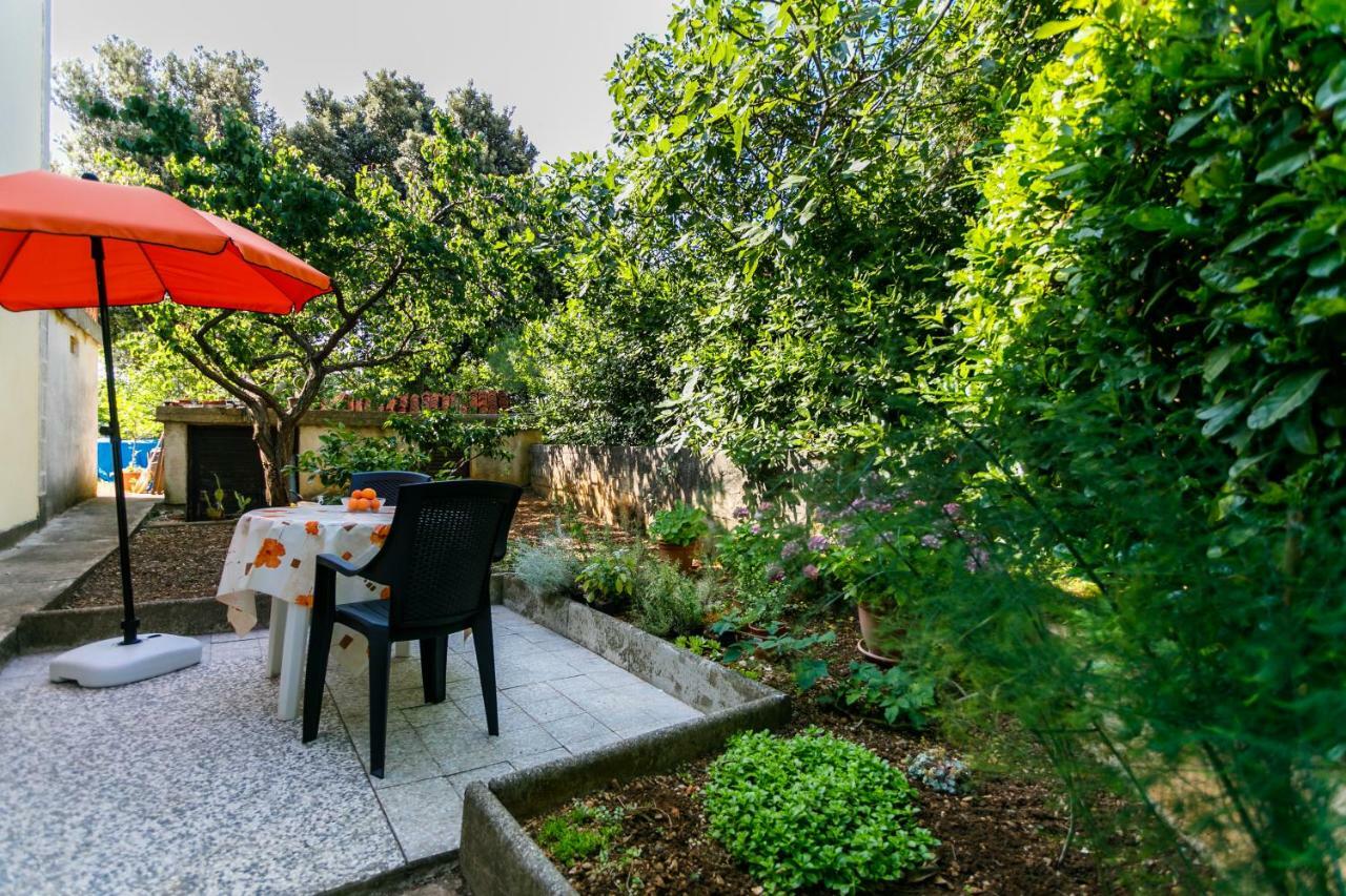 Apartman Jezevac คิร์ก ภายนอก รูปภาพ