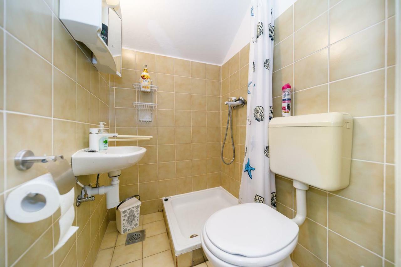 Apartman Jezevac คิร์ก ภายนอก รูปภาพ