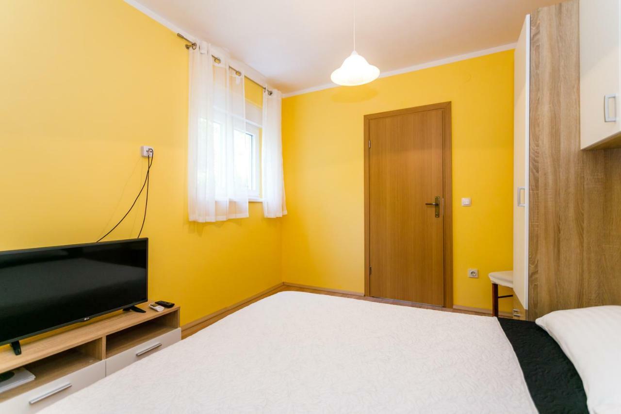 Apartman Jezevac คิร์ก ภายนอก รูปภาพ